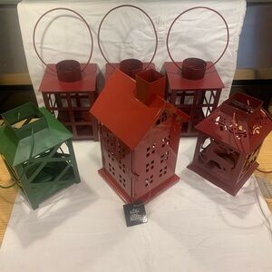 Red and Green Metal Lantern Set
